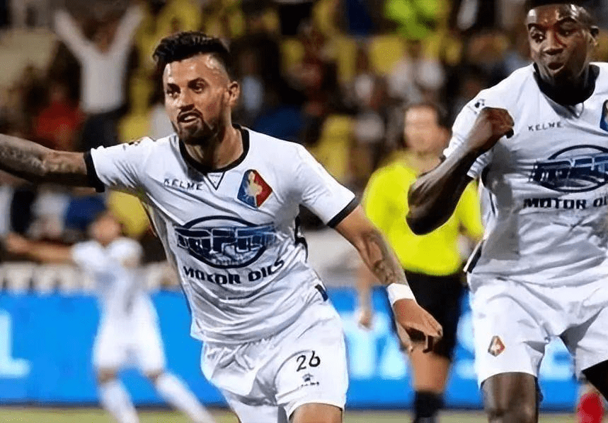 马拉多纳等 马拉多纳等